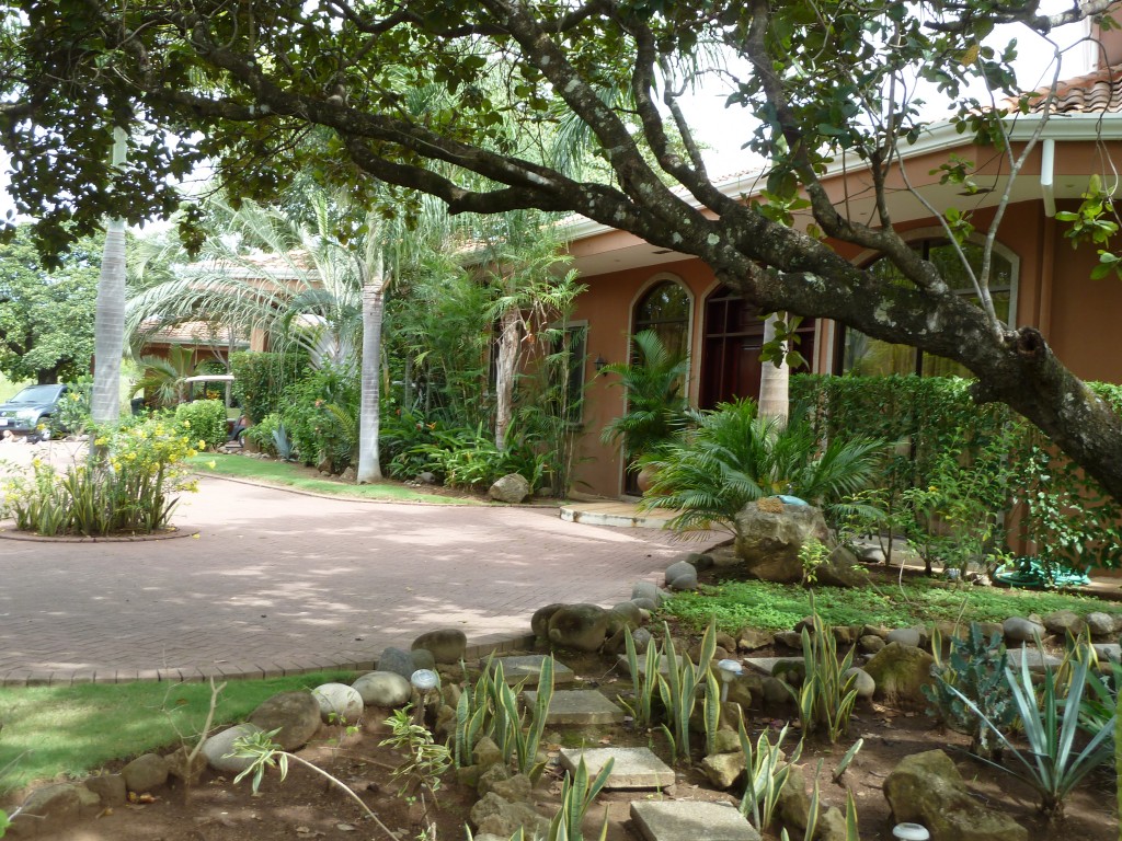 Custom home in the golf course community of Papagayo
