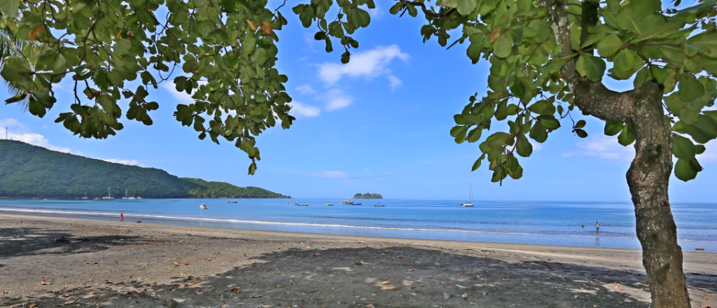 Playa Hermosa from El Velero resize