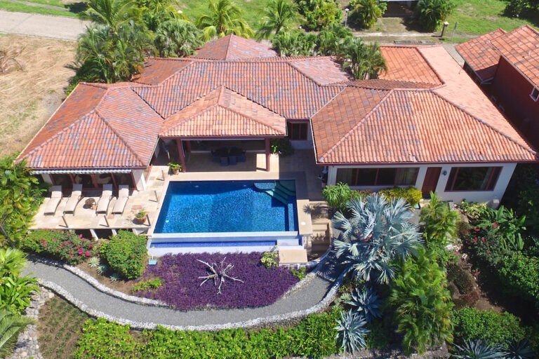 What are the costs of selling property in Costa Rica?