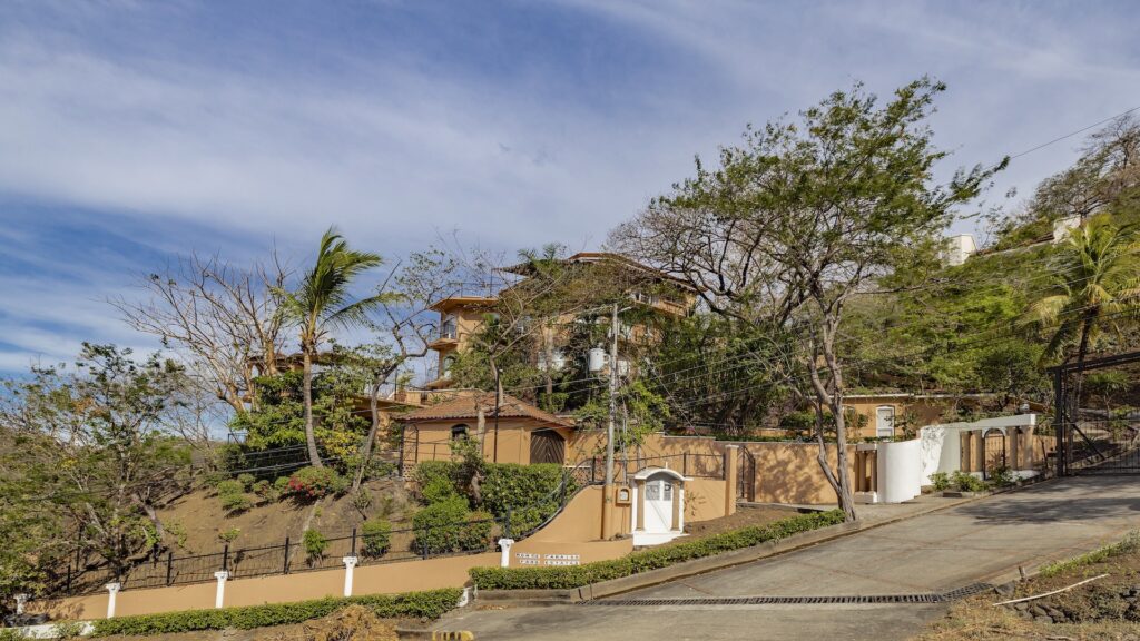 VILLA CAMELLIA MONTE PARAISO LOT 38